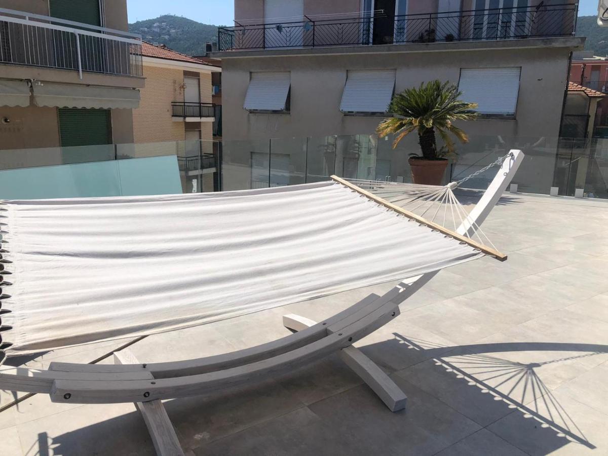 Appartamento Spotorno Con Ampio Terrazzo Attrezzato Anche Con Angolo Cottura Exterior foto