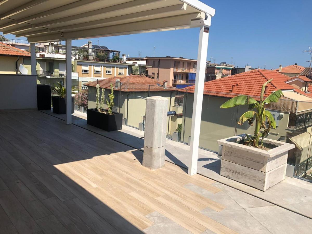Appartamento Spotorno Con Ampio Terrazzo Attrezzato Anche Con Angolo Cottura Exterior foto