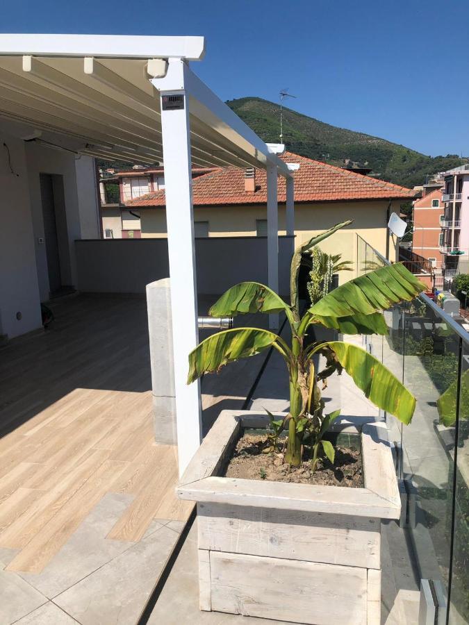 Appartamento Spotorno Con Ampio Terrazzo Attrezzato Anche Con Angolo Cottura Exterior foto