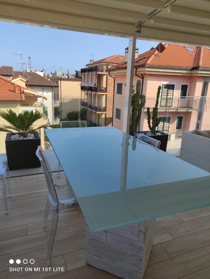 Appartamento Spotorno Con Ampio Terrazzo Attrezzato Anche Con Angolo Cottura Exterior foto