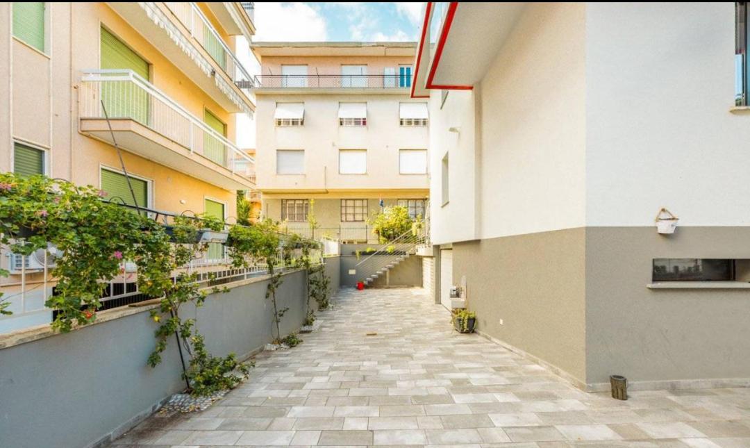 Appartamento Spotorno Con Ampio Terrazzo Attrezzato Anche Con Angolo Cottura Exterior foto