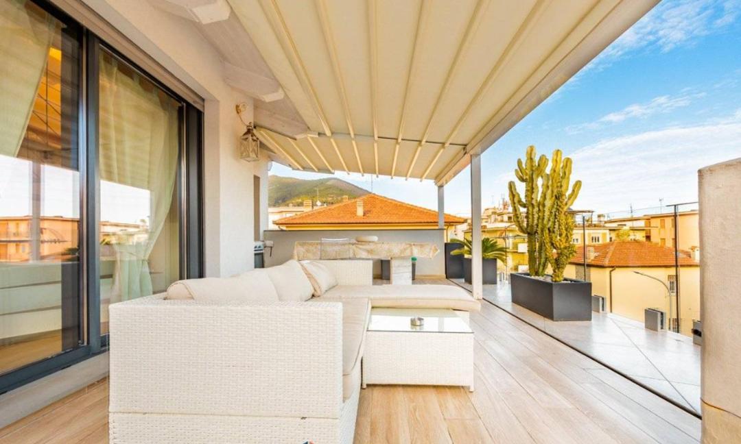 Appartamento Spotorno Con Ampio Terrazzo Attrezzato Anche Con Angolo Cottura Exterior foto